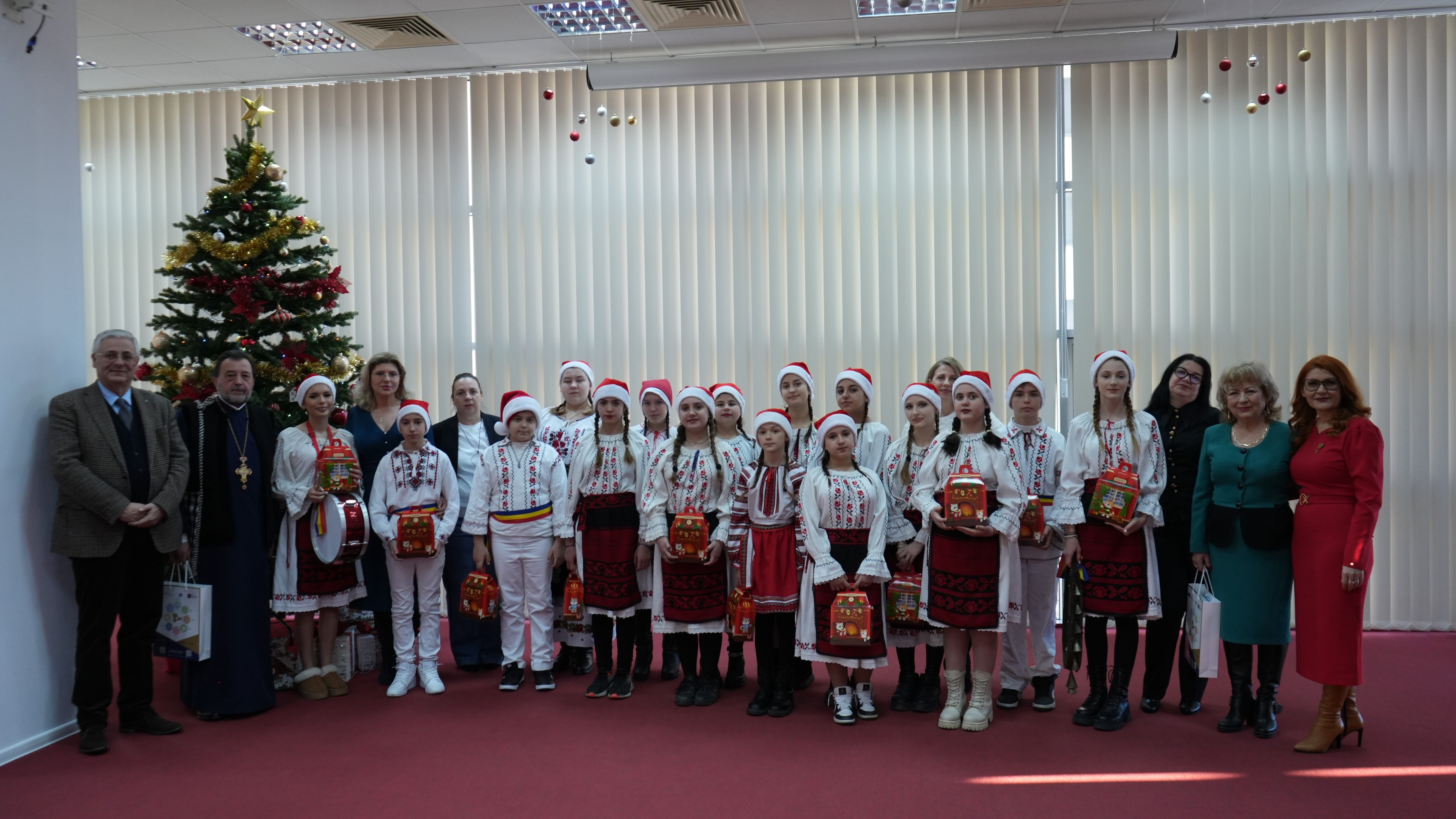 Magia colindului a adus Crăciunul la ADR Sud-Muntenia